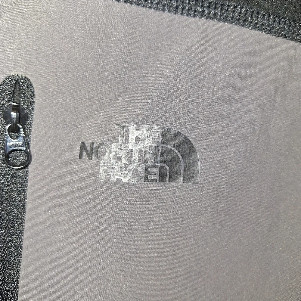 The North Face Fleece 1/4 zip black pullover sweater in a men's large. EUC